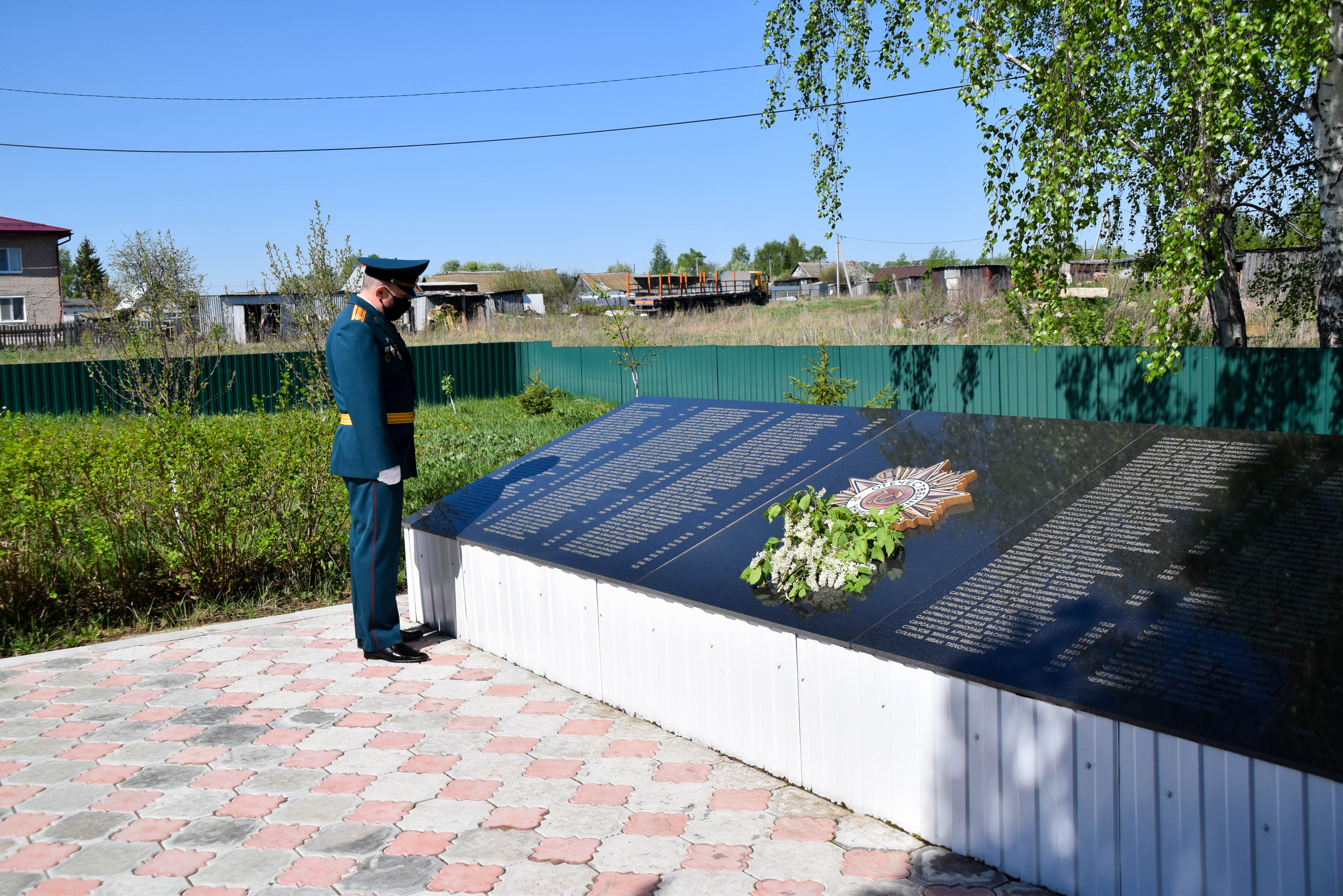 Татарские челны. Село татарские Челны. Село татарские Челны памятник погибшим. Мемориал у постоянного двора в Татарске. История села татарские Челны.