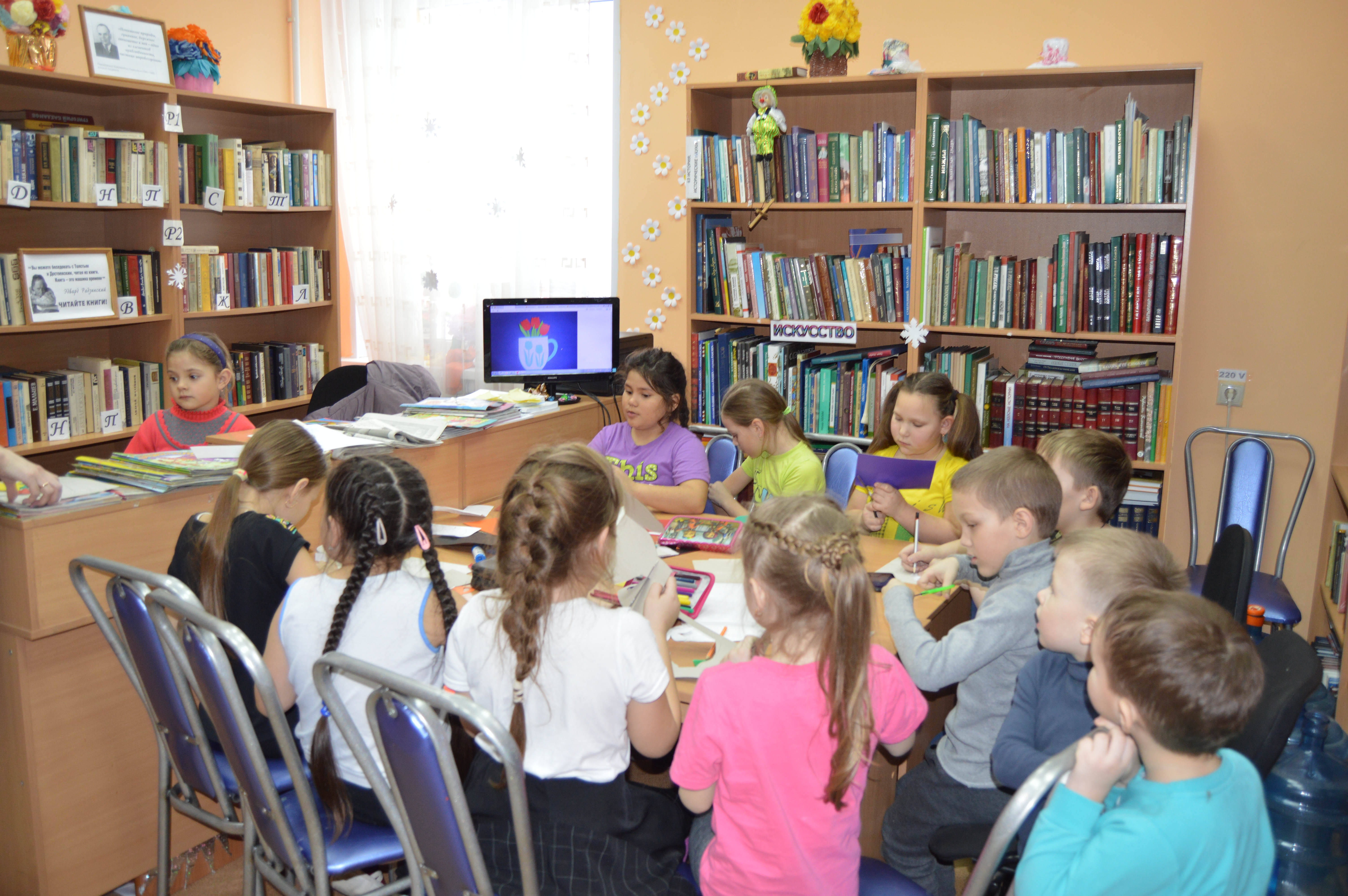 Мастер-класс по изготовлению праздничных открыток в детской библиотеке №16