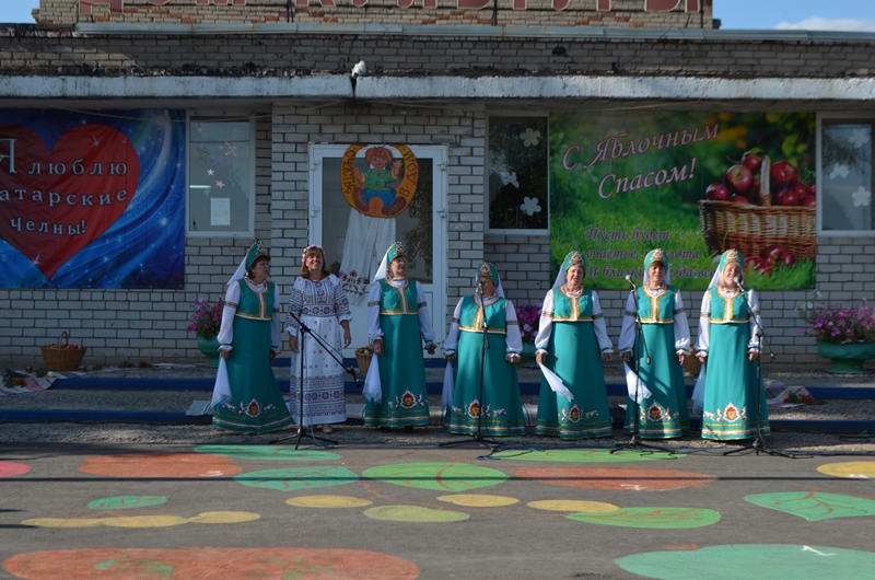 Татарские челны. Яблочный спас в татарских Челнах. Рекламы праздник села. Татары в Челнах. Йомырка байрам (яичный праздник) в Республики Татарстан.