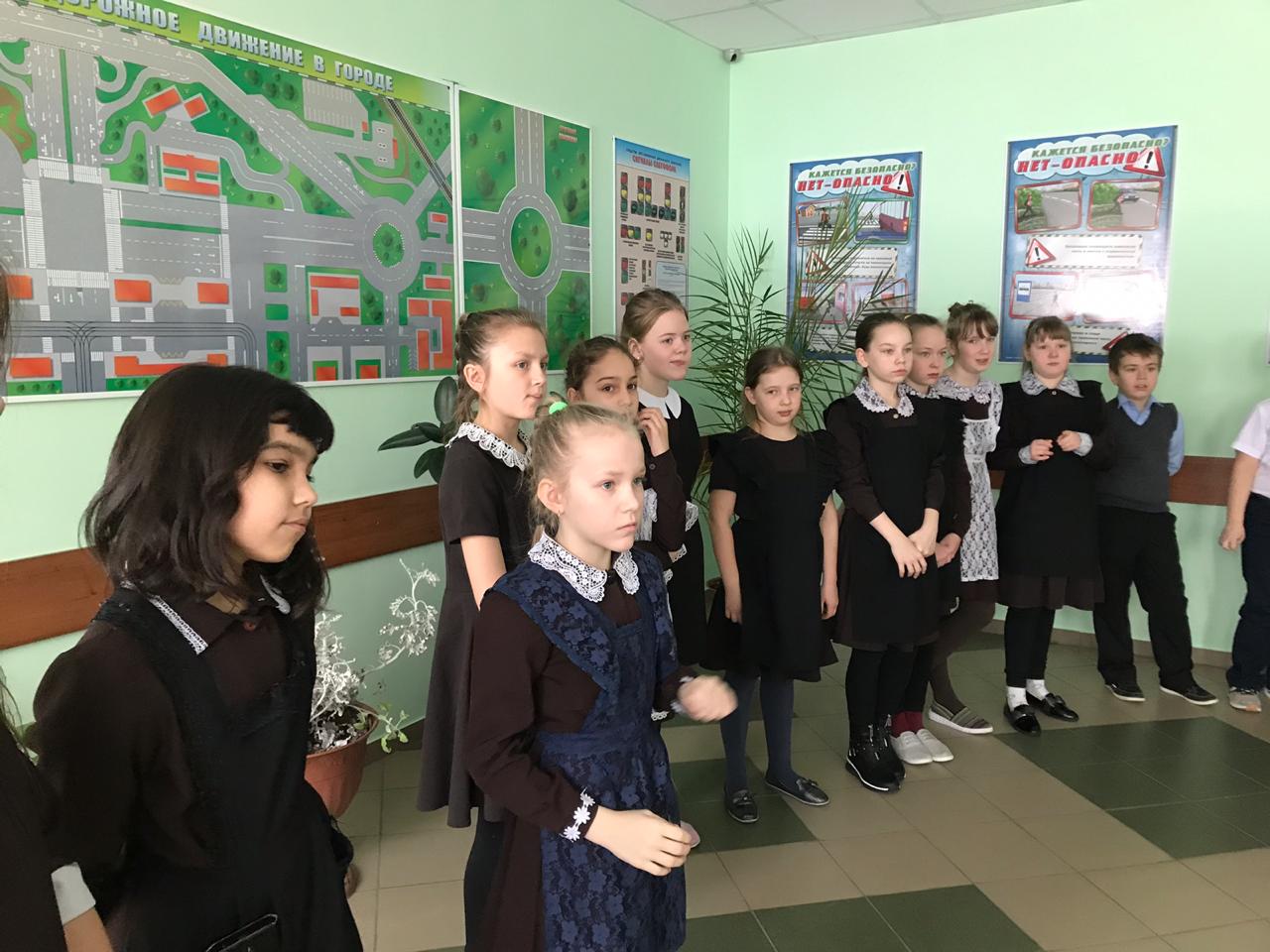 Безопасность дорожного движения для детей. Деревня исенбаево агрызский район. Водитель будь внимателен на дороге дети. Будьте внимательнее на дорогах. Осторожно дорога.