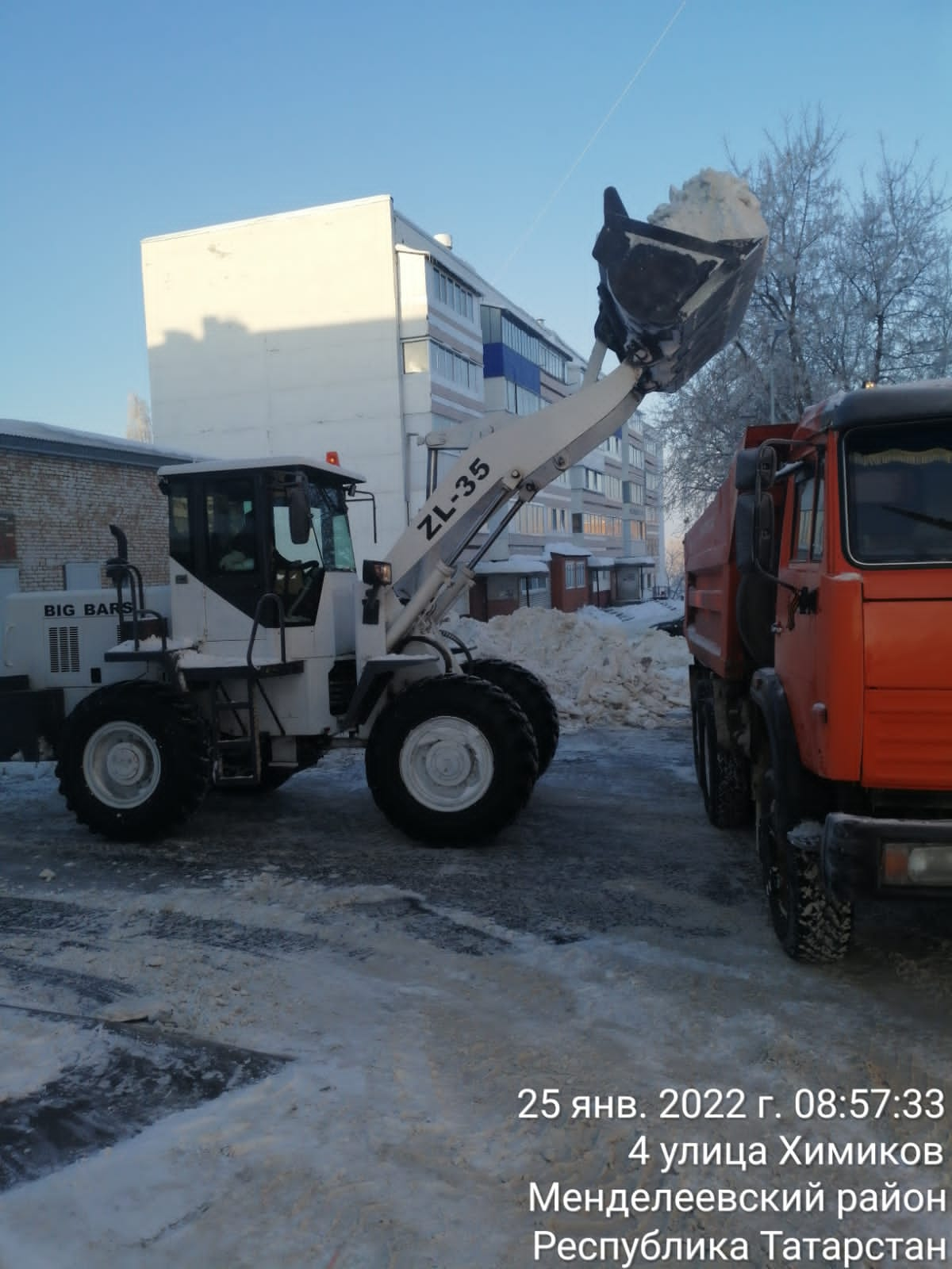 В Менделеевске не прекращается уборка снега | 25.01.2022 | Менделеевск -  БезФормата