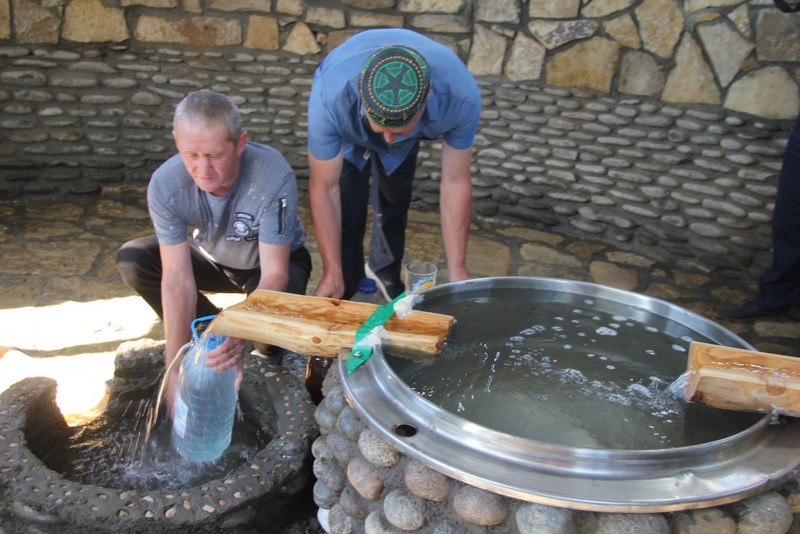 Открытие источника. Родник Чишмы вода. Менделеевска вода что это. Родник в сторону Менделеевска. Родники в тат Текашево.