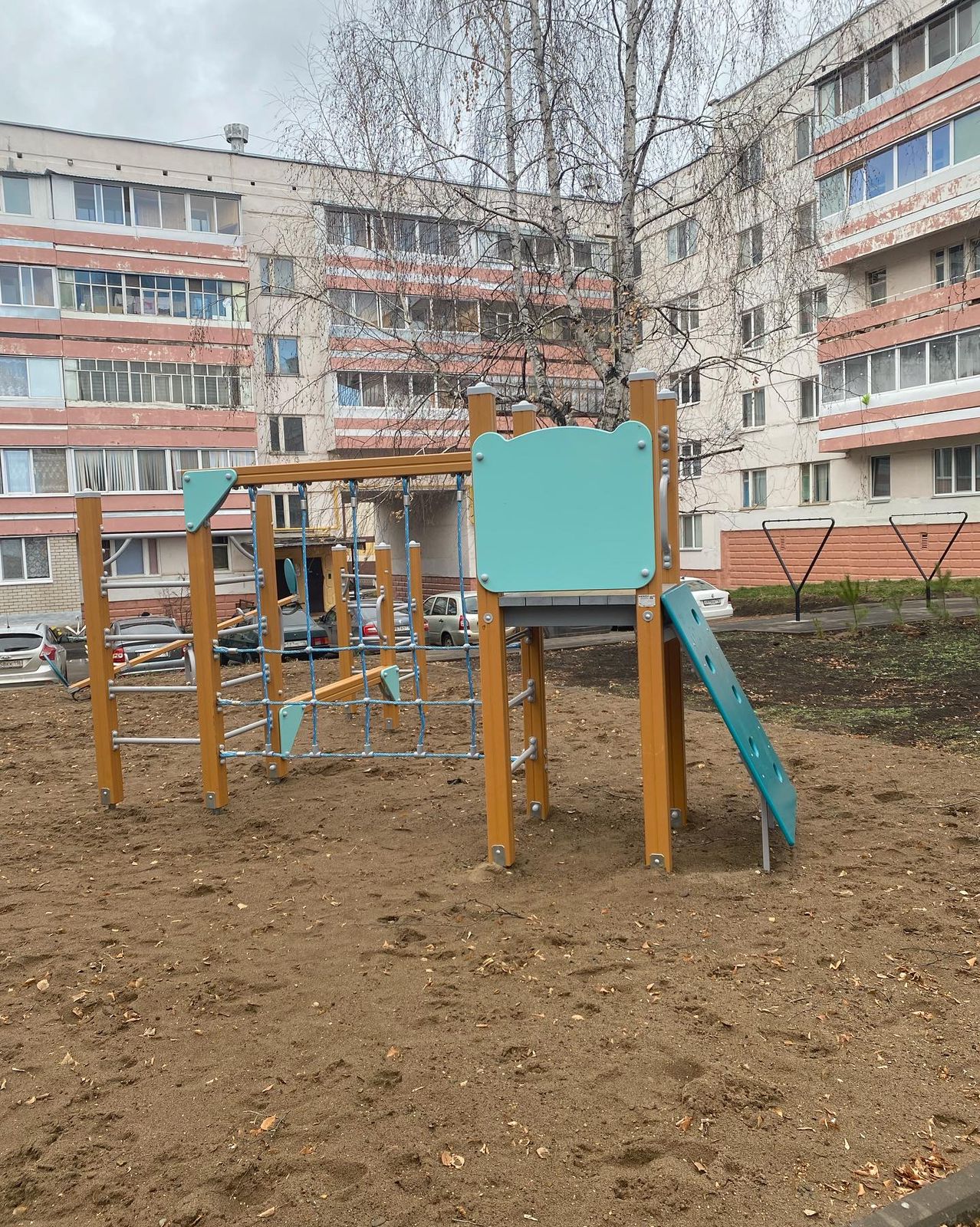 Во дворах Менделеевска установят дополнительные скамейки | 09.11.2021 |  Менделеевск - БезФормата