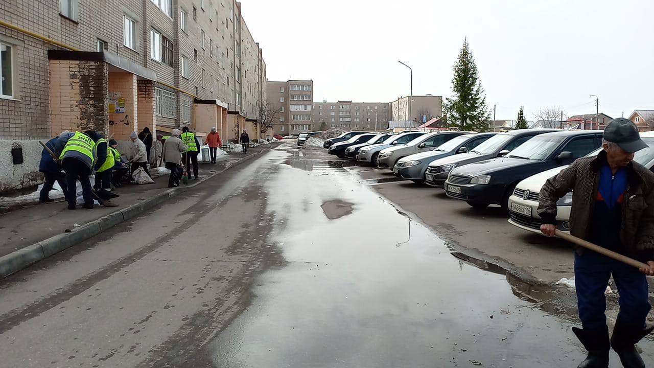 В городе активно проводятся средники и субботники. | 08.04.2024 |  Менделеевск - БезФормата