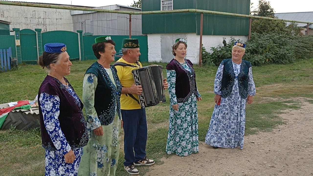 26.08.2022 В селе Татарское Текашево на уличном концерте встретились  представители нескольких поколений.